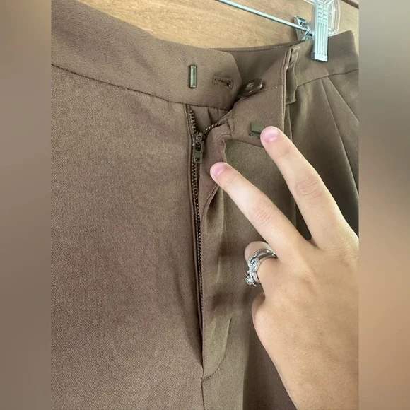 Madewell Tall Pleated Tapered-Leg Pants in Easy Going Crepe Light Roast Size 8T - Picture 6 of 16